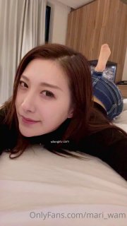 李八八全球探花眼鏡男約了個高顏值妹子啪啪，紅色睡衣按摩口交上位騎坐后入抽插猛操